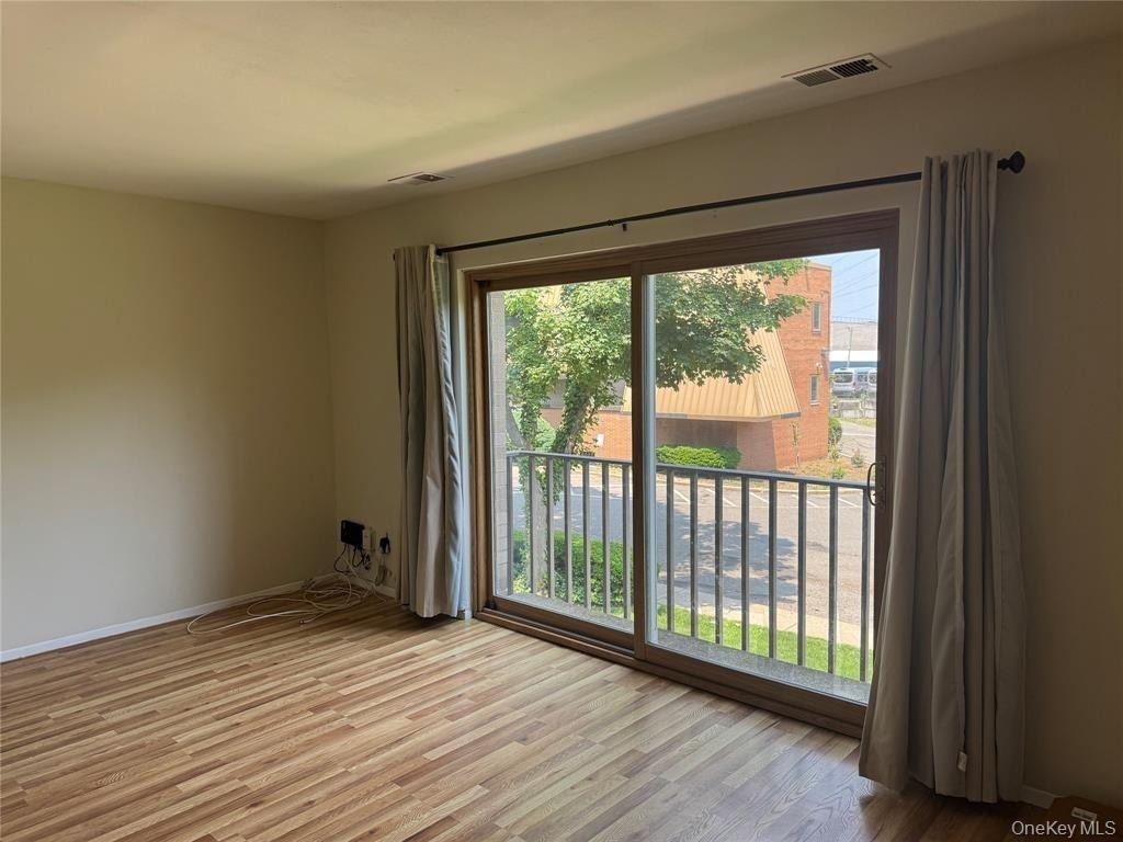 200 Hilton Avenue - Photo 3