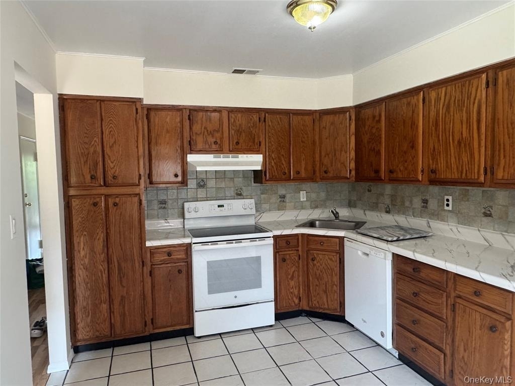 200 Hilton Avenue - Photo 8