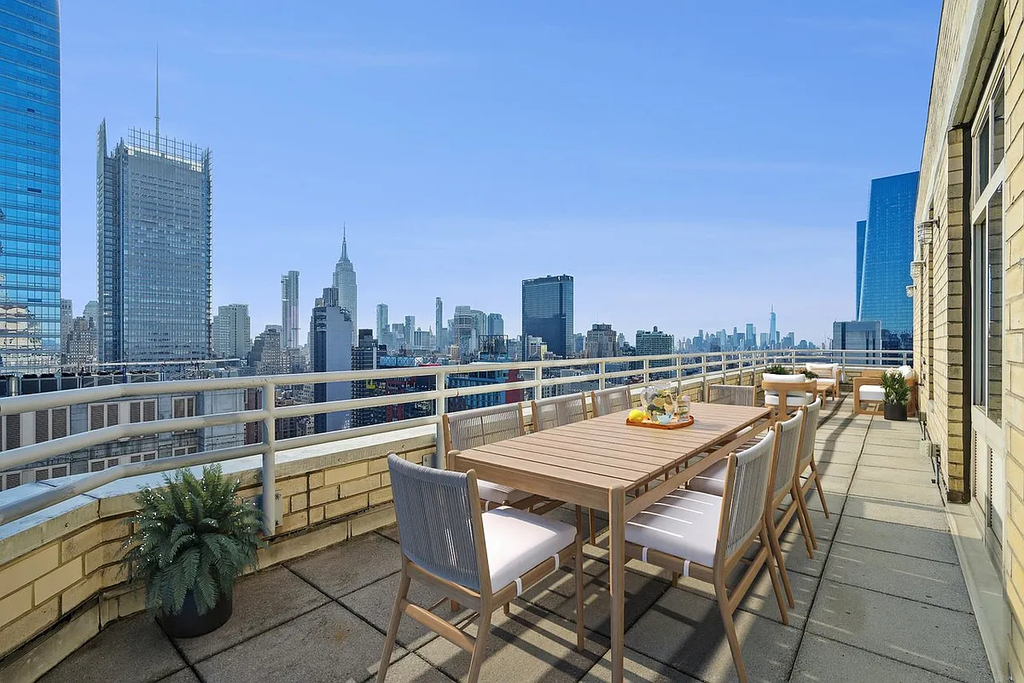 420 West 42nd Street - Photo 10