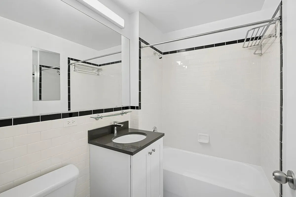 420 West 42nd Street - Photo 3