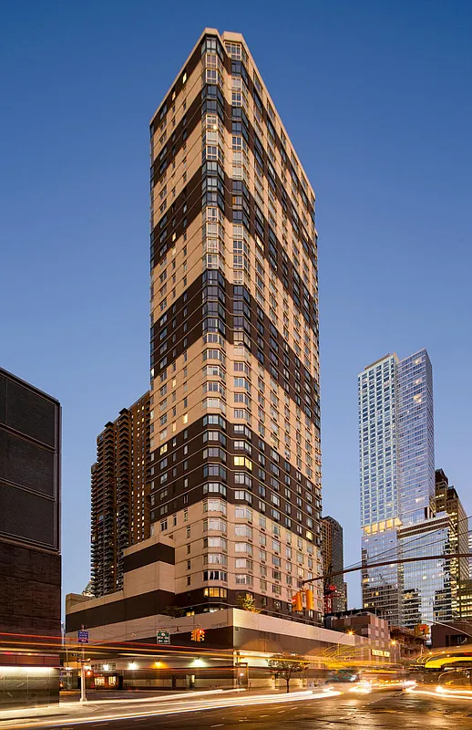 420 West 42nd Street - Photo 12