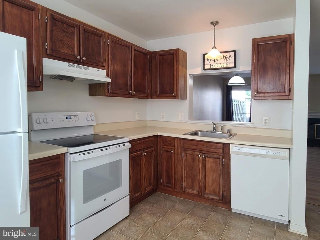 207 Heritage Commons Drive - Photo 2