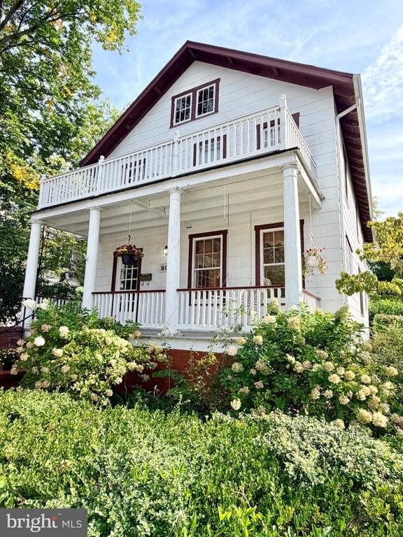 909 N Ivy Street - Photo 1