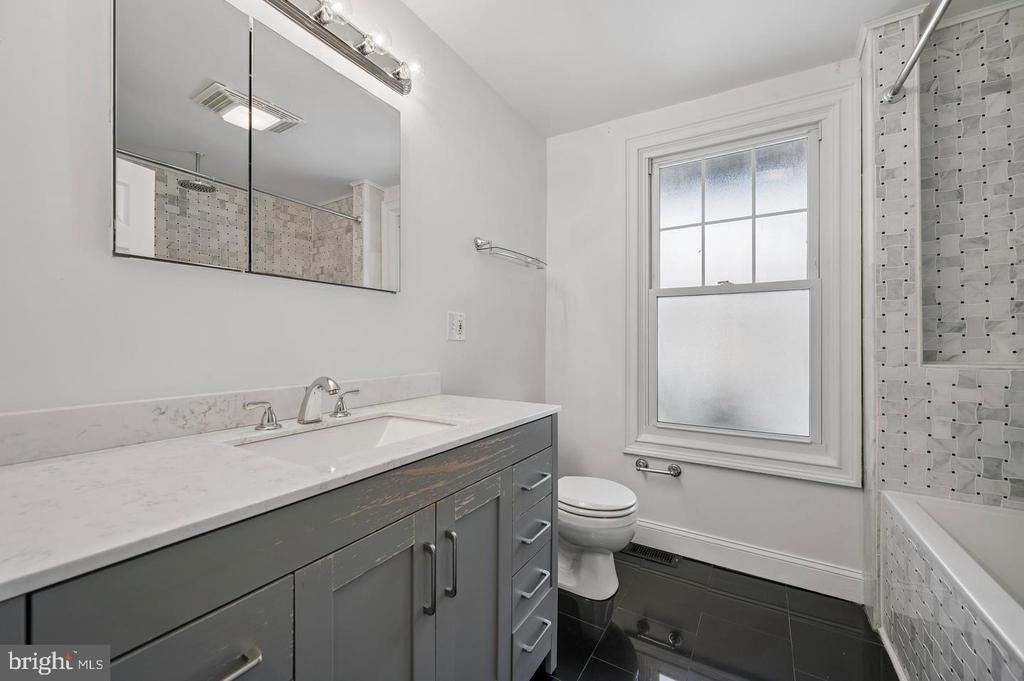 447 Dupont Street - Photo 16