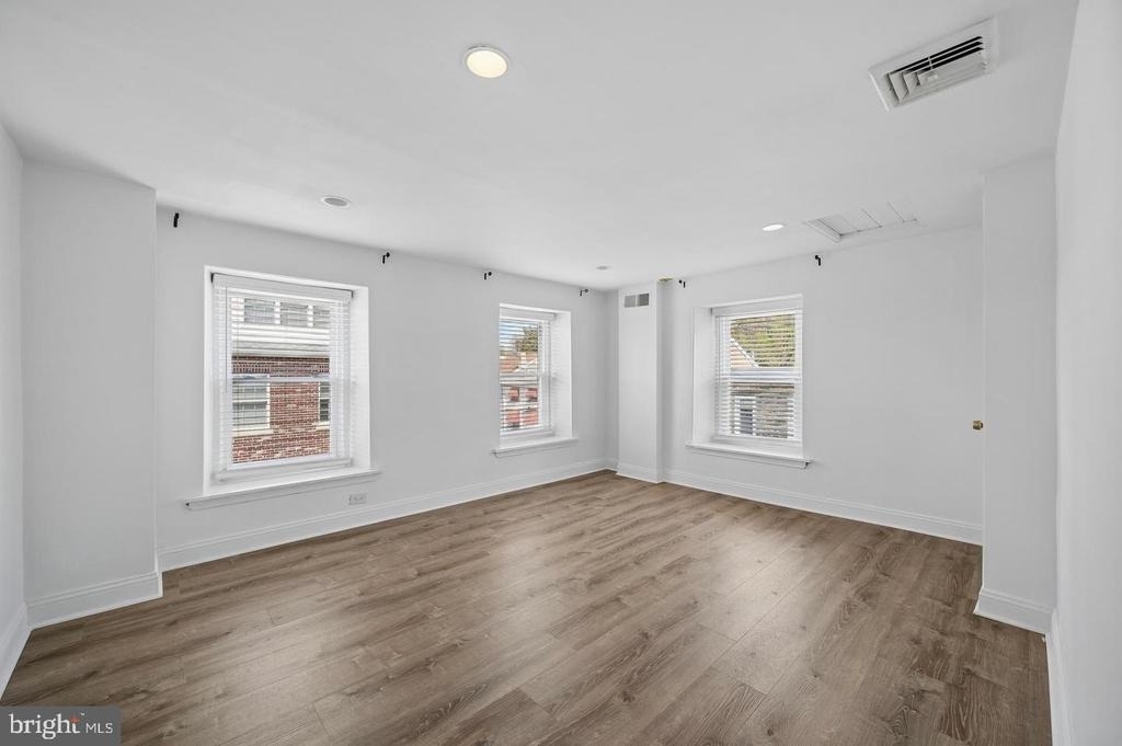 447 Dupont Street - Photo 17