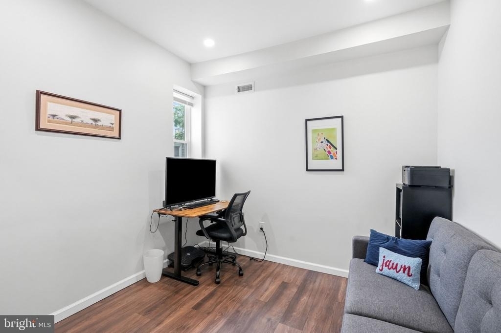 1939 Watkins Street - Photo 10