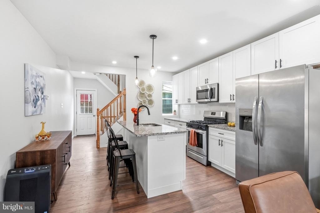 1939 Watkins Street - Photo 2
