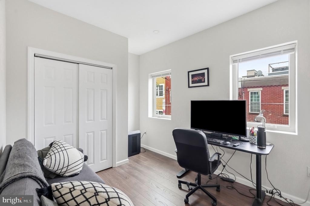 1939 Watkins Street - Photo 7