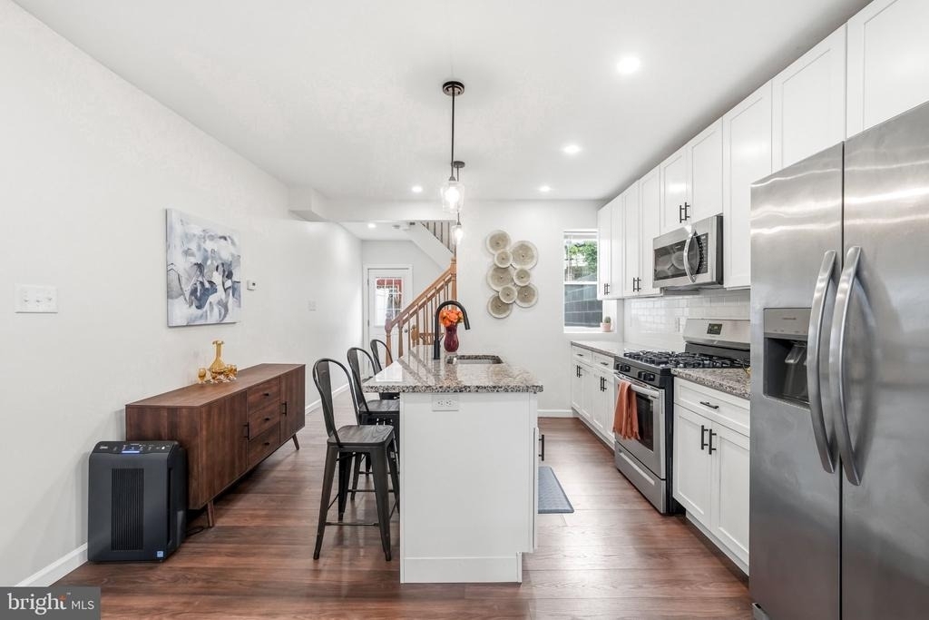 1939 Watkins Street - Photo 3