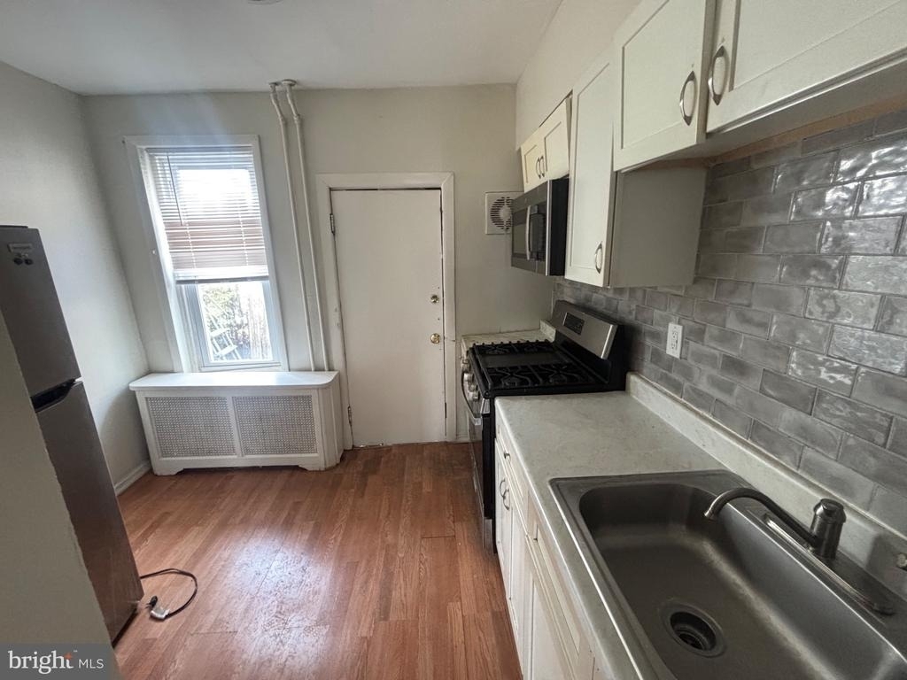 725 Cornwall Street E - Photo 3