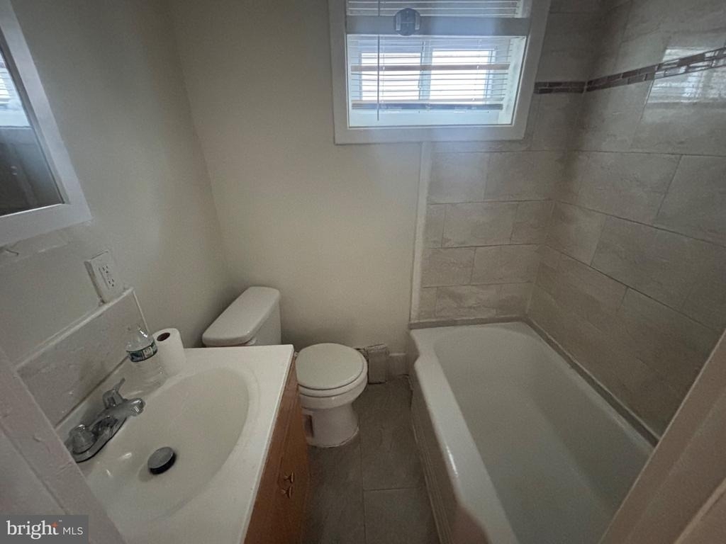 725 Cornwall Street E - Photo 5