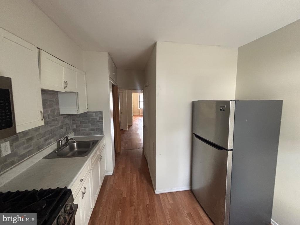 725 Cornwall Street E - Photo 4