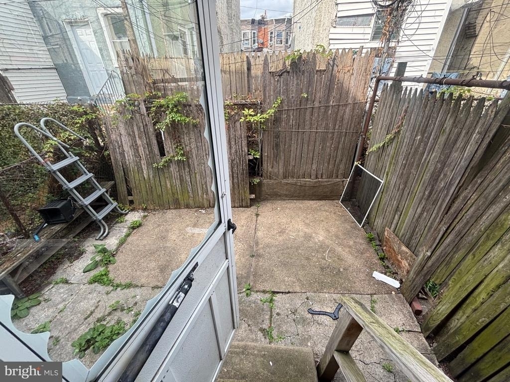 725 Cornwall Street E - Photo 6