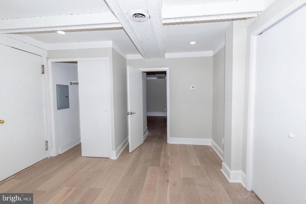 901 Clinton Street - Photo 13