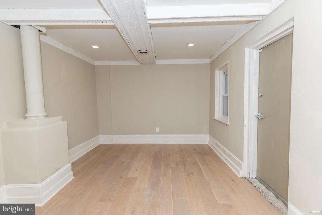 901 Clinton Street - Photo 14