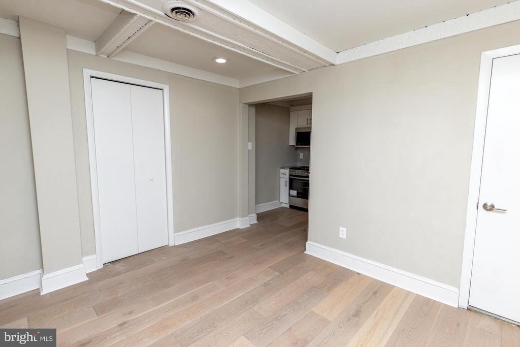 901 Clinton Street - Photo 3