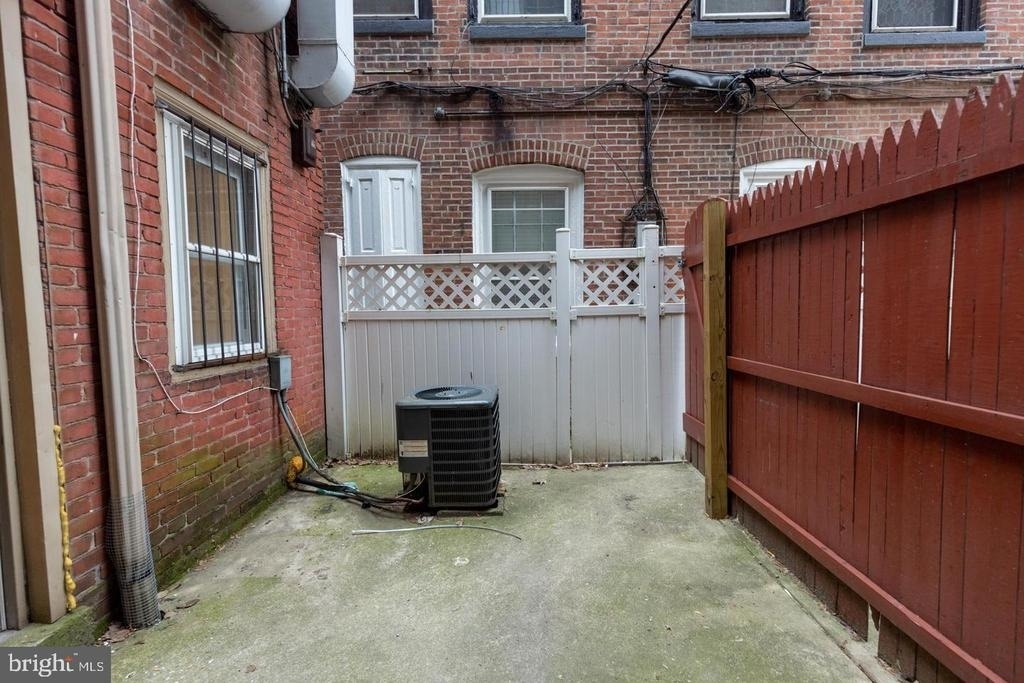 901 Clinton Street - Photo 19