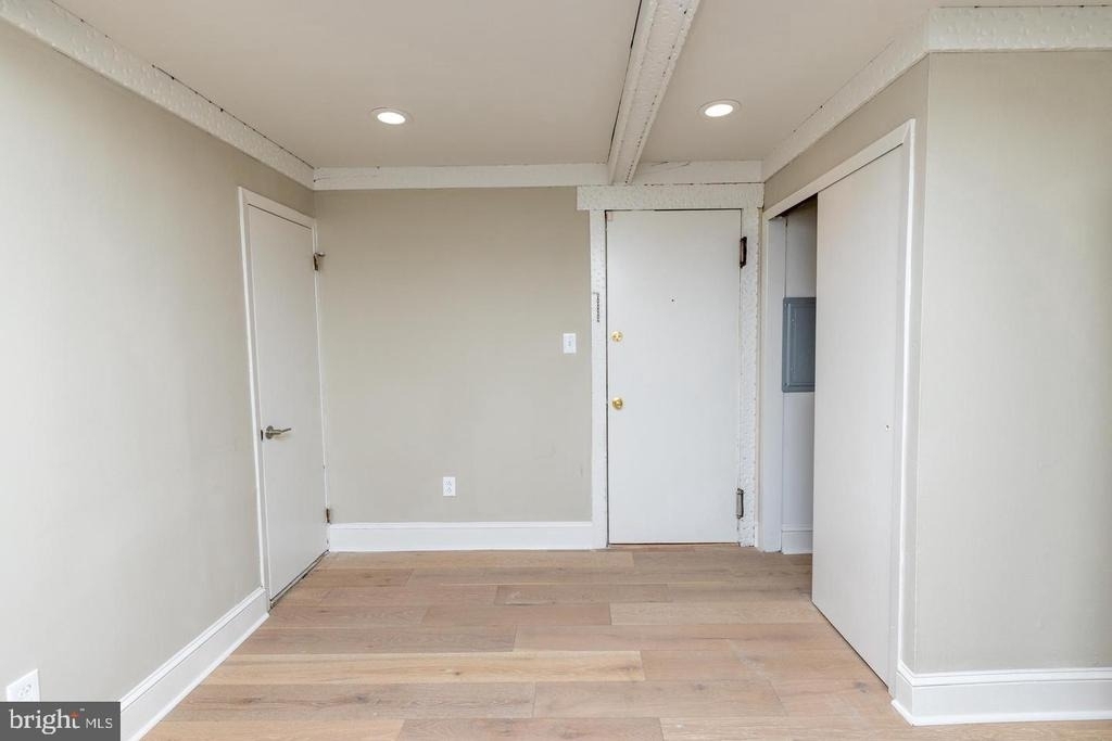 901 Clinton Street - Photo 4