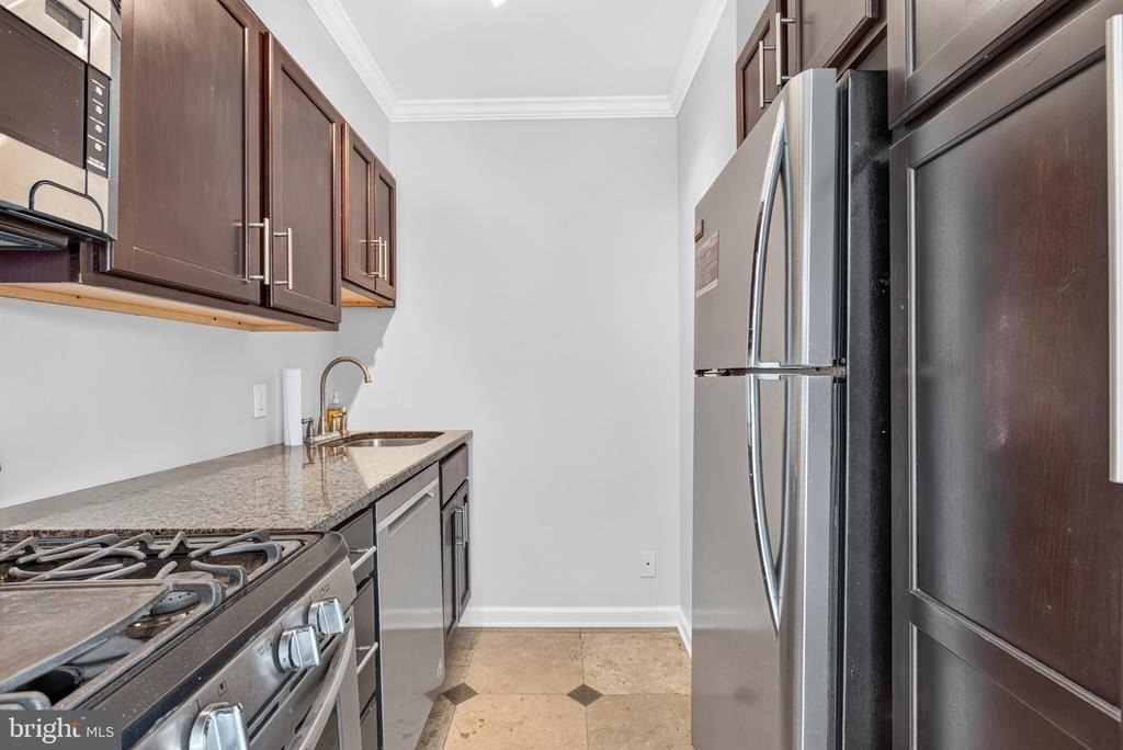 2401 Pennsylvania Avenue - Photo 15