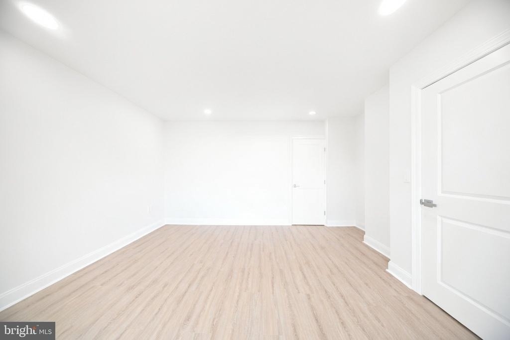 5104 Warrington Avenue - Photo 18