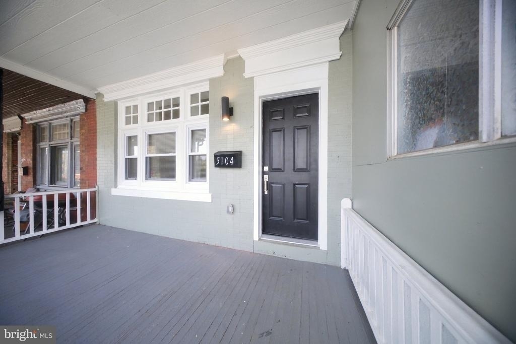5104 Warrington Avenue - Photo 0