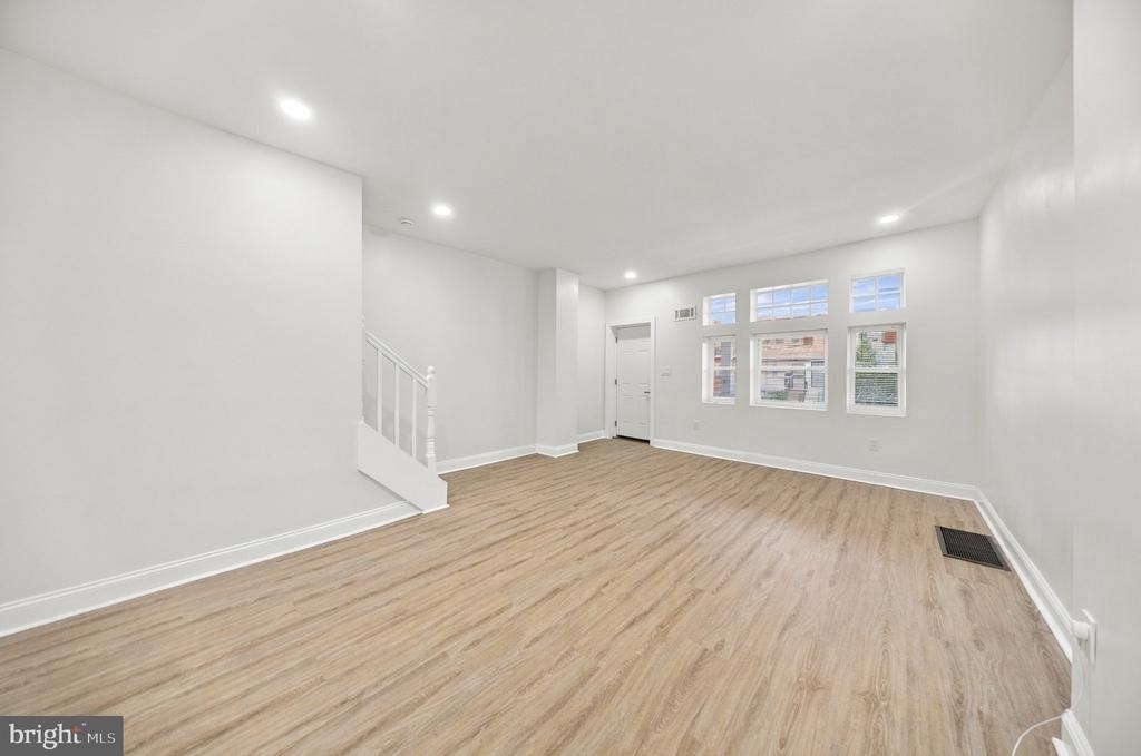 5104 Warrington Avenue - Photo 9