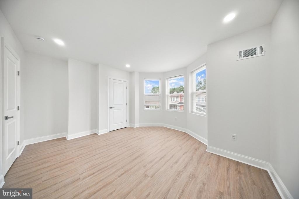 5104 Warrington Avenue - Photo 15