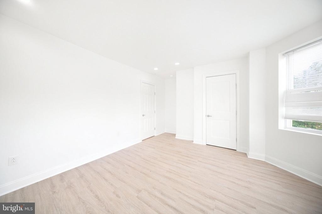 5104 Warrington Avenue - Photo 20