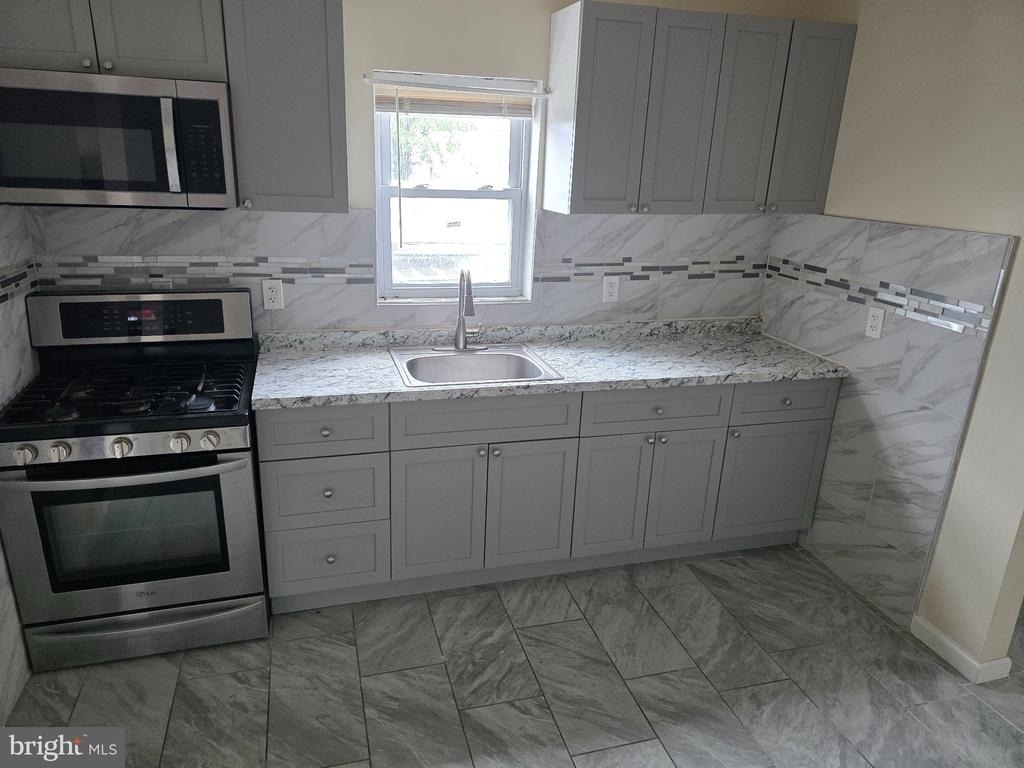 6343 N Vine Street - Photo 8