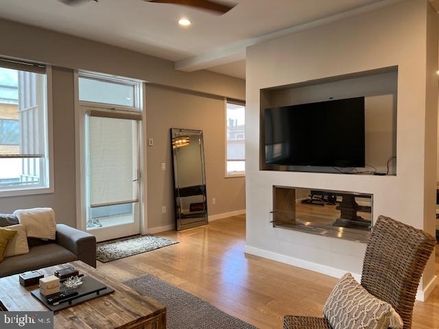 817 Lawrence St - Photo 3