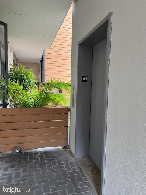 817 Lawrence St - Photo 1