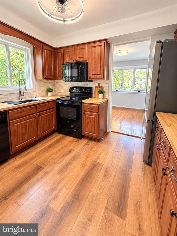 110 Palace Court - Photo 5