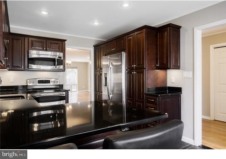 17 Gordon Way - Photo 2