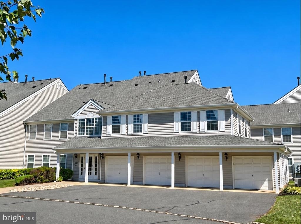 914 Eagles Chase Drive - Photo 0