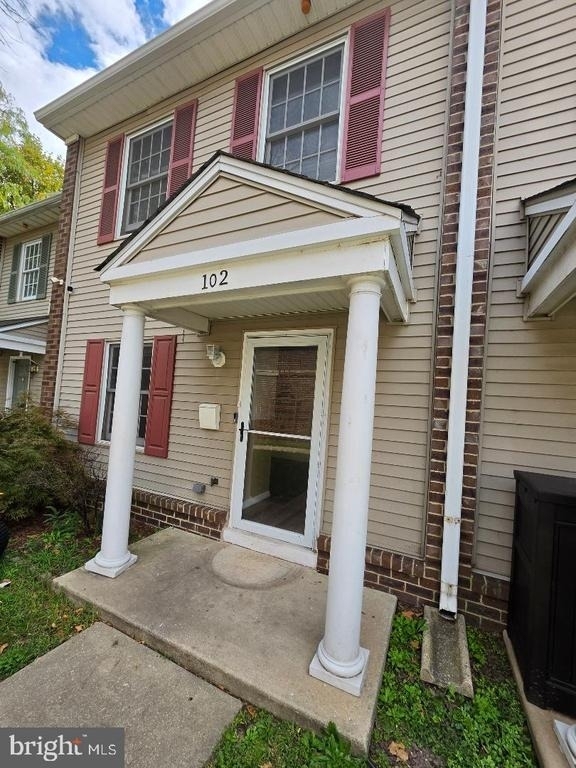 102 Royal Court Lane N - Photo 1