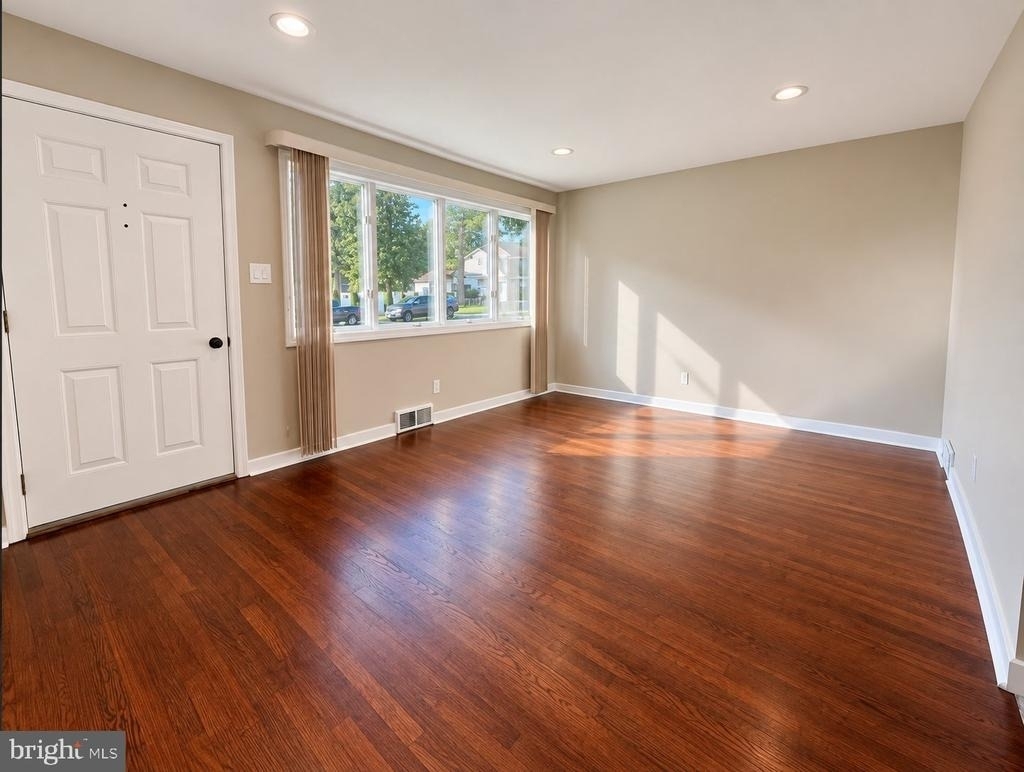 1405 Griffith Avenue - Photo 2