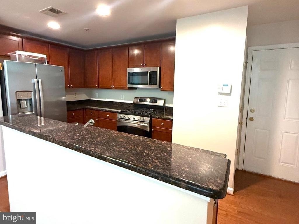 12400 Rollys Avenue - Photo 10