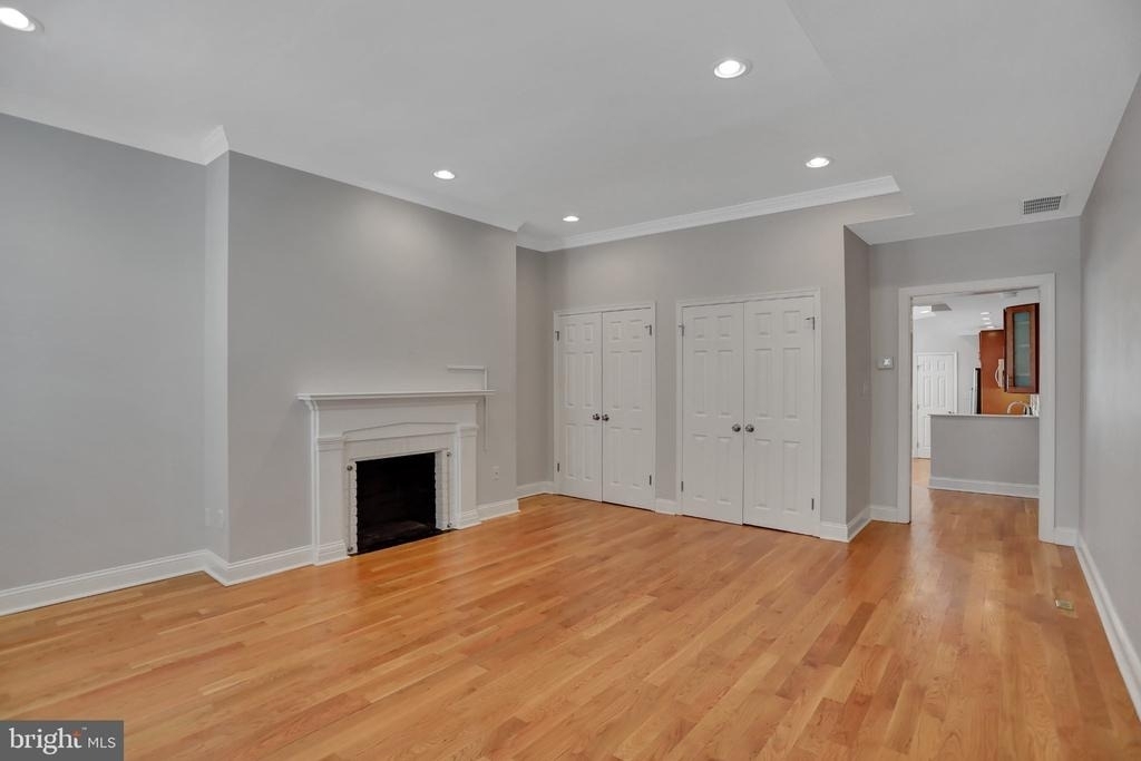 2127 E Lombard Street E - Photo 5