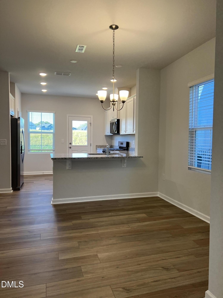 717 Branthurst - Photo 4