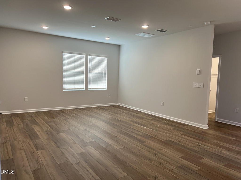 717 Branthurst - Photo 8