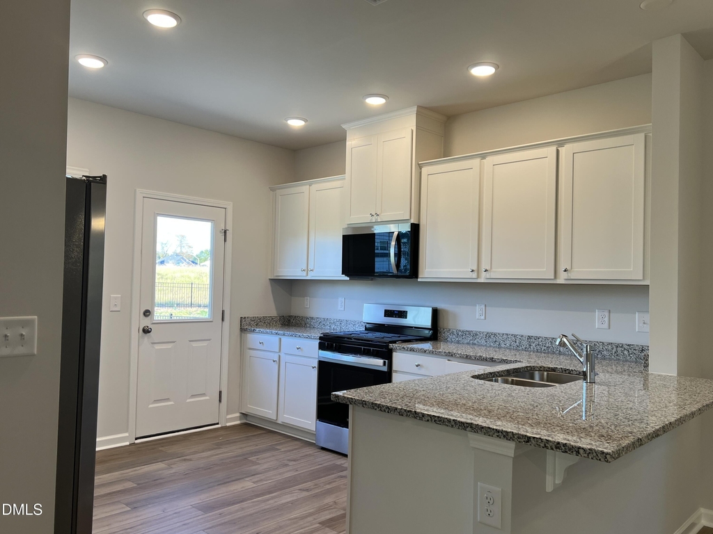 717 Branthurst - Photo 6