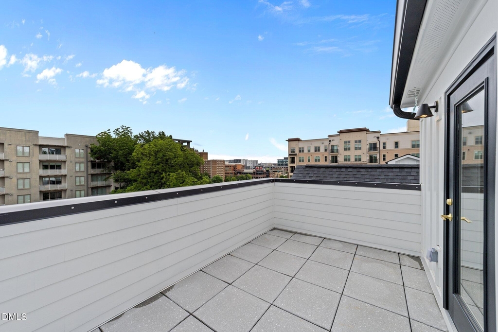710 W North Street - Photo 2