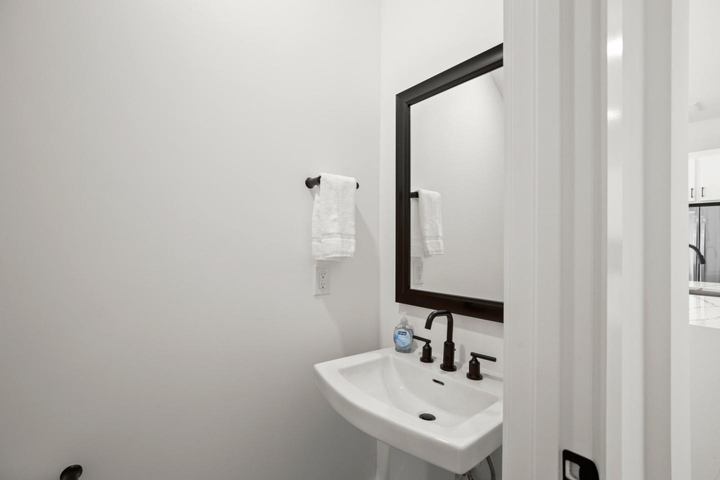 1006 Winsted Ln - Photo 12