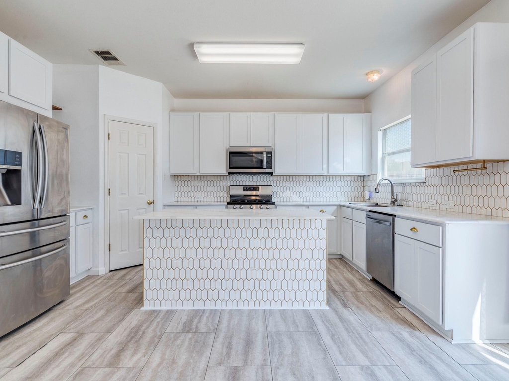 112 Maplewood N - Photo 7