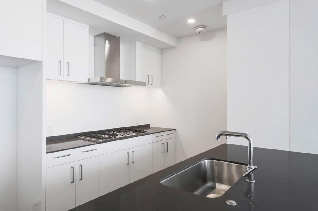 301 West Ave - Photo 7