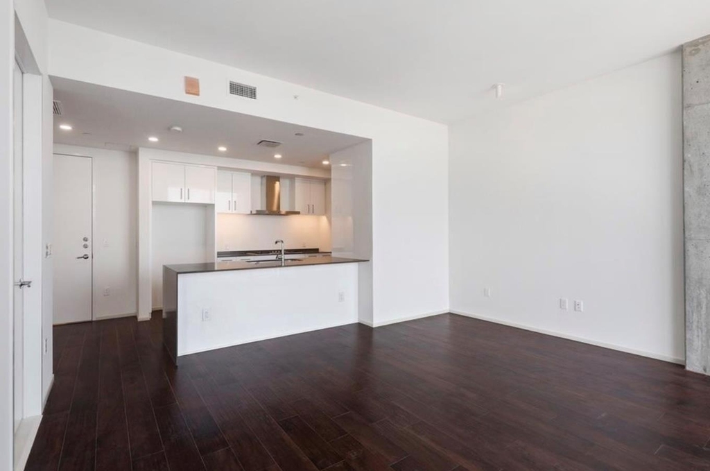 301 West Ave - Photo 4