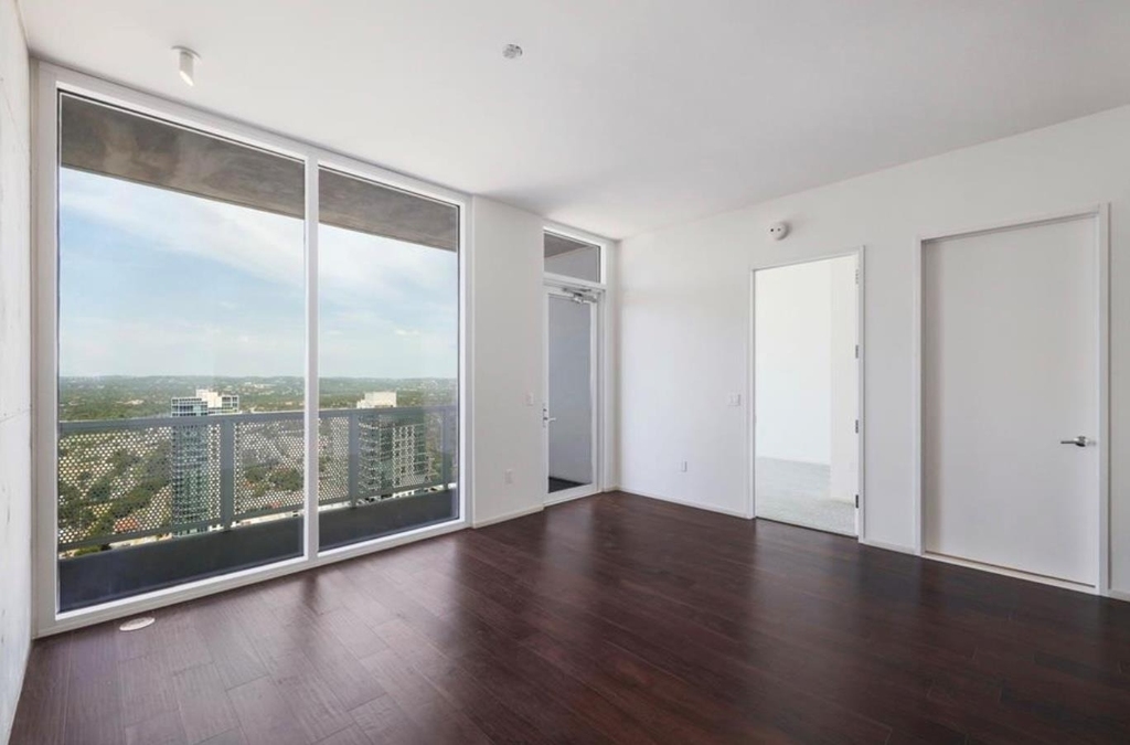 301 West Ave - Photo 3