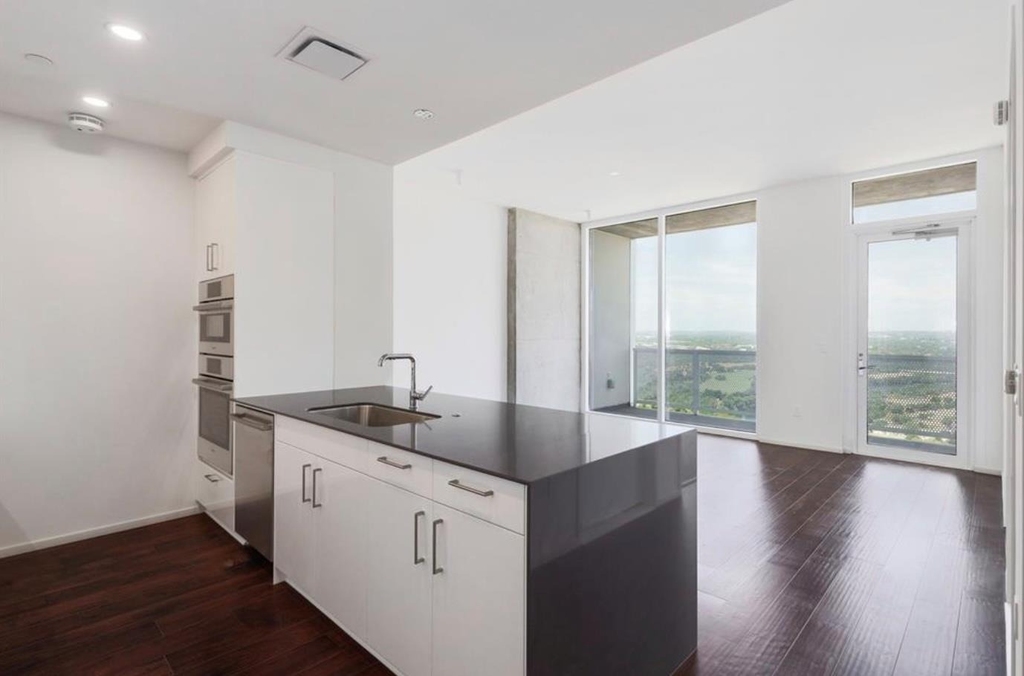 301 West Ave - Photo 8