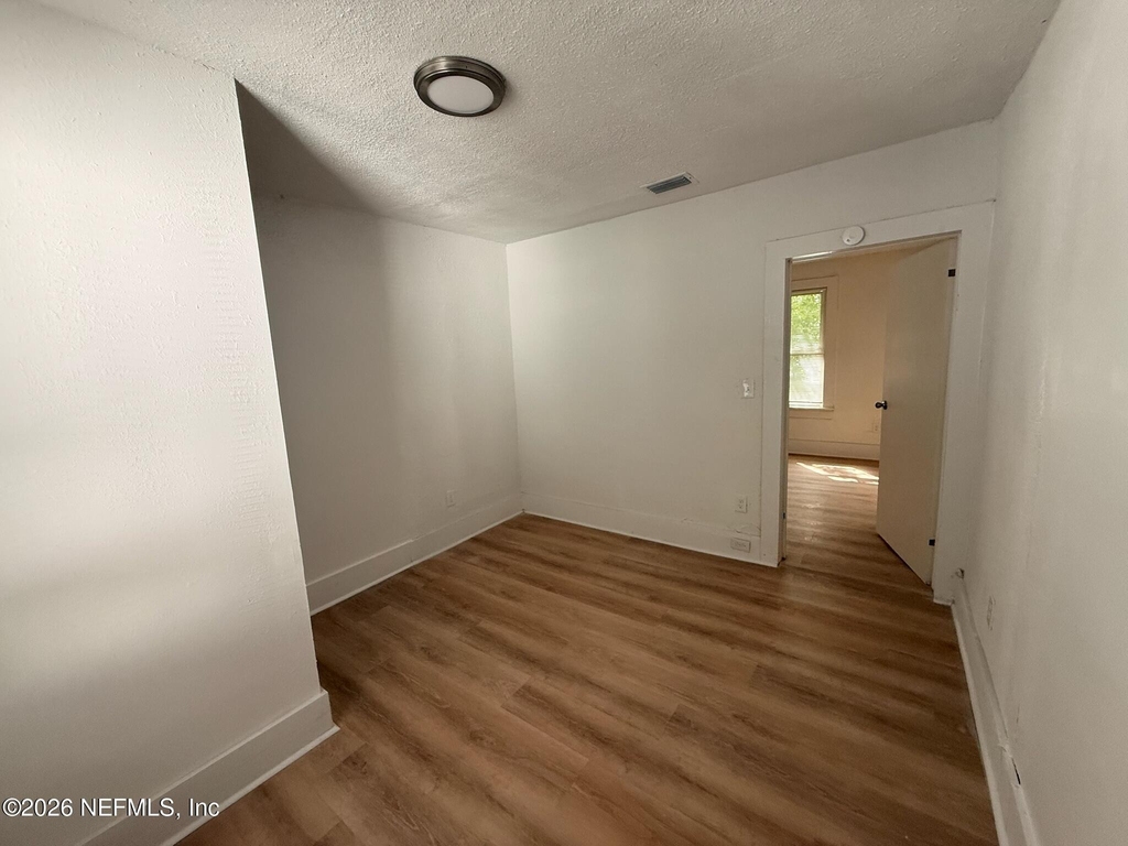 1658 W 4th Street - Photo 18