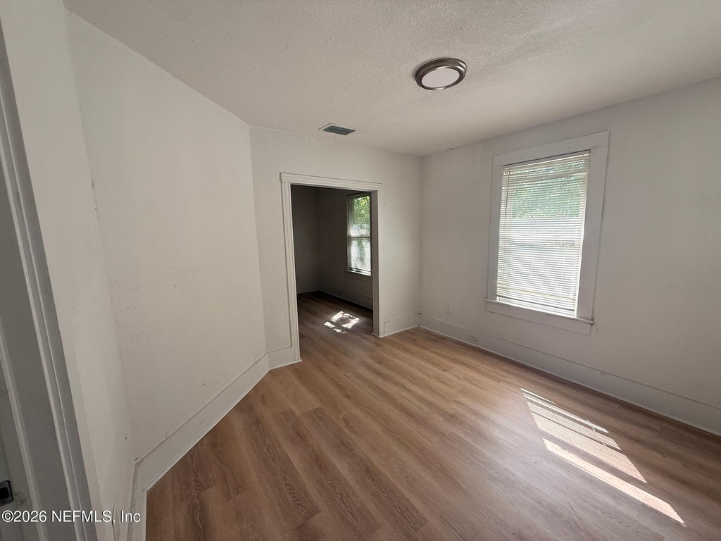 1658 W 4th Street - Photo 3